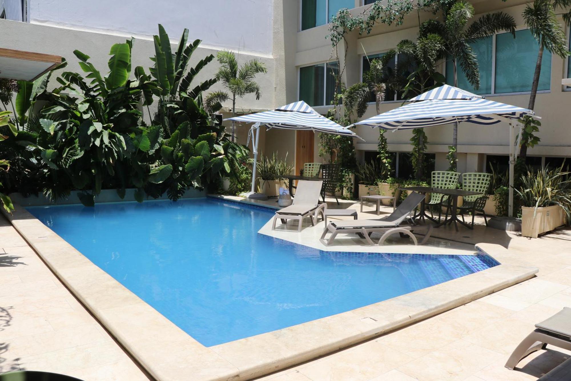 The Blue Hotel — Photos 3